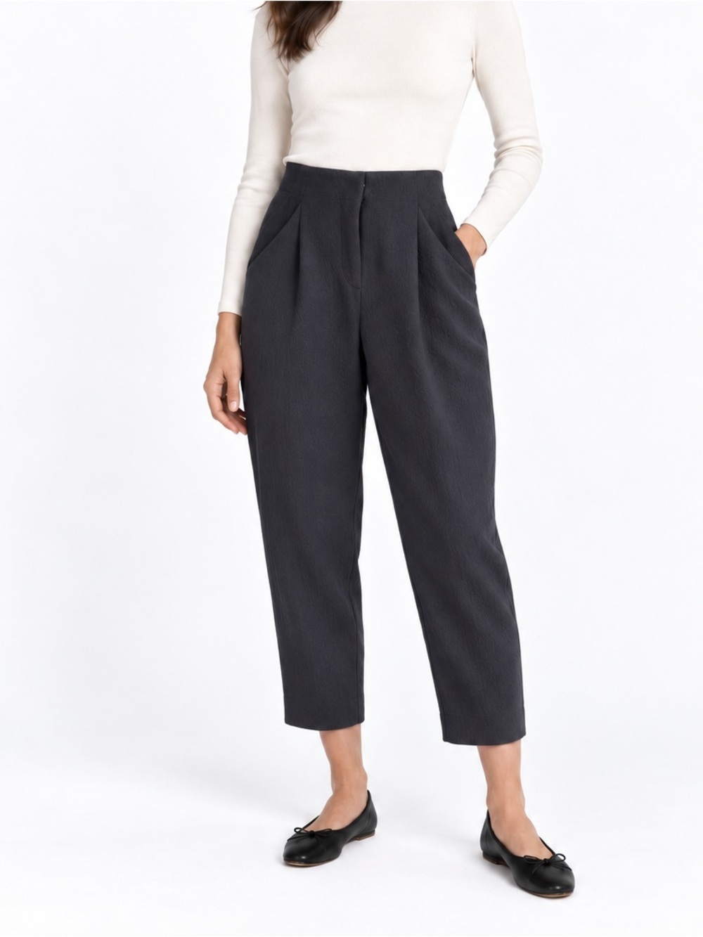 Aritzia Wilfred Charcoal High-Waist Pleated Cropped Trousers